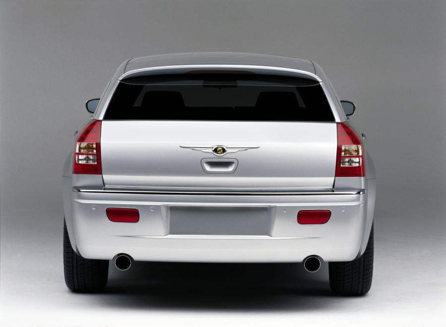  Chrysler 300C Touring Concept (LE) 2003 года  (фото 9 из 17)